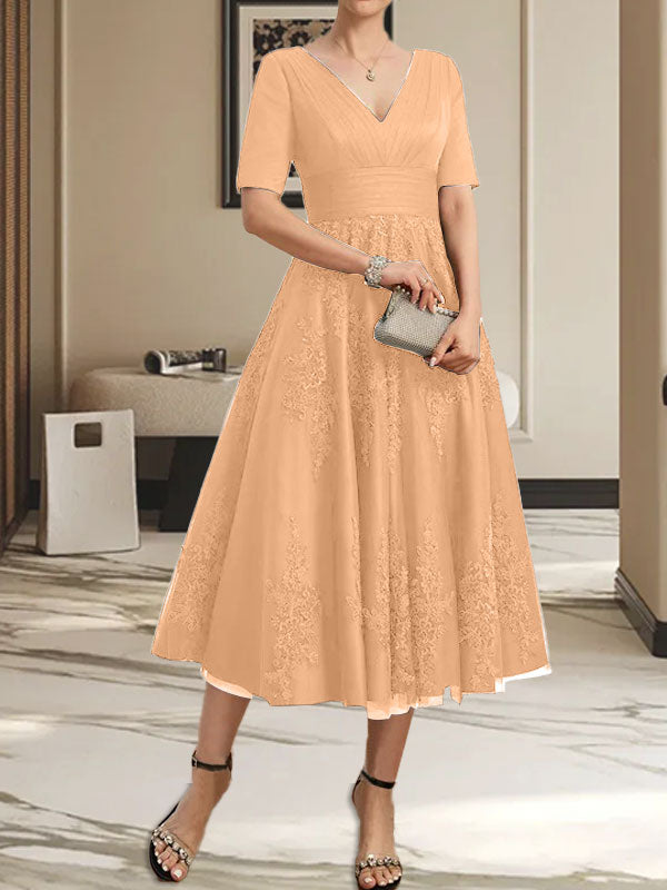 A-Linien-Kleid mit V-Ausschnitt, Teelänge, Tüllspitze und Falten für die Mutter der Braut