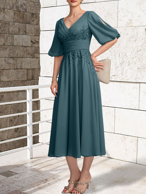 A-Linien-Kleid aus Chiffon mit V-Ausschnitt und Teelänge für die Mutter der Braut mit Falten