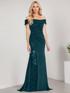 A-Linien-Kleid mit schulterfreiem bodenlangem Schnitt, Applikationen, Perlenstickerei, Meerjungfrauen-Stil und hohem Beinschlitz – perfekt für die Mutter der Braut. 