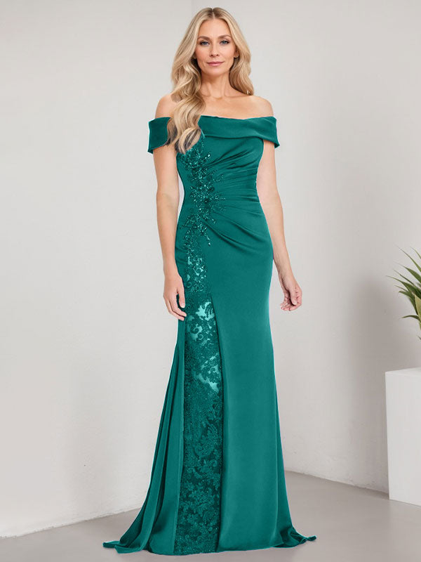 A-Linien-Kleid mit schulterfreiem bodenlangem Schnitt, Applikationen, Perlenstickerei, Meerjungfrauen-Stil und hohem Beinschlitz – perfekt für die Mutter der Braut. 