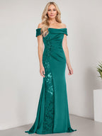 A-Linien-Kleid mit schulterfreiem bodenlangem Schnitt, Applikationen, Perlenstickerei, Meerjungfrauen-Stil und hohem Beinschlitz – perfekt für die Mutter der Braut. 