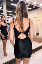 Vestido corto de corsé de pavo real para homecoming con apliques