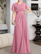 A-Linien-Kleid aus Chiffon mit Rundhalsausschnitt und bodenlanger Verarbeitung, verziert mit plissierten Perlen.