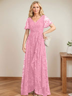 A-Linien-Kleid mit V-Ausschnitt, asymmetrischem Spitzenbesatz und Kaskadenrüschen für die Mutter der Braut 
