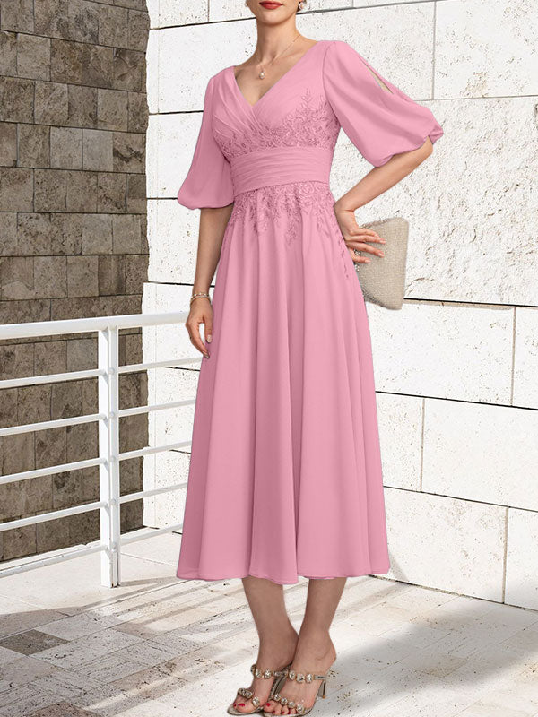 A-Linien-Kleid aus Chiffon mit V-Ausschnitt und Teelänge für die Mutter der Braut mit Falten
