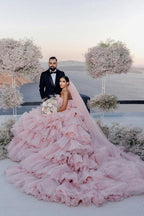 Rosa Lagen-Tüllballkleid mit geradem Ausschnitt, Brautkleider