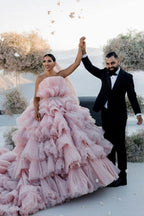 Rosa Lagen-Tüllballkleid mit geradem Ausschnitt, Brautkleider
