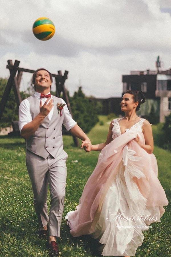Rosa Tüll-Brautkleid in A-Linie mit offenem Rücken und Spitzenapplikationen