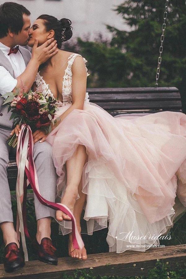 Rosa Tüll-Brautkleid in A-Linie mit offenem Rücken und Spitzenapplikationen