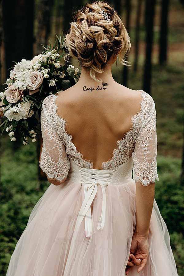 Rosa Brautkleid aus Tüllspitze mit rückenfreiem Rücken, halben Ärmeln und Schnürung