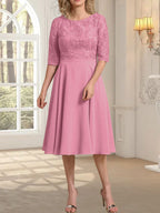 A-Linien-Kleid aus Chiffon mit Rundhalsausschnitt und knielangem Schnitt – das perfekte Kleid für die Mutter der Braut