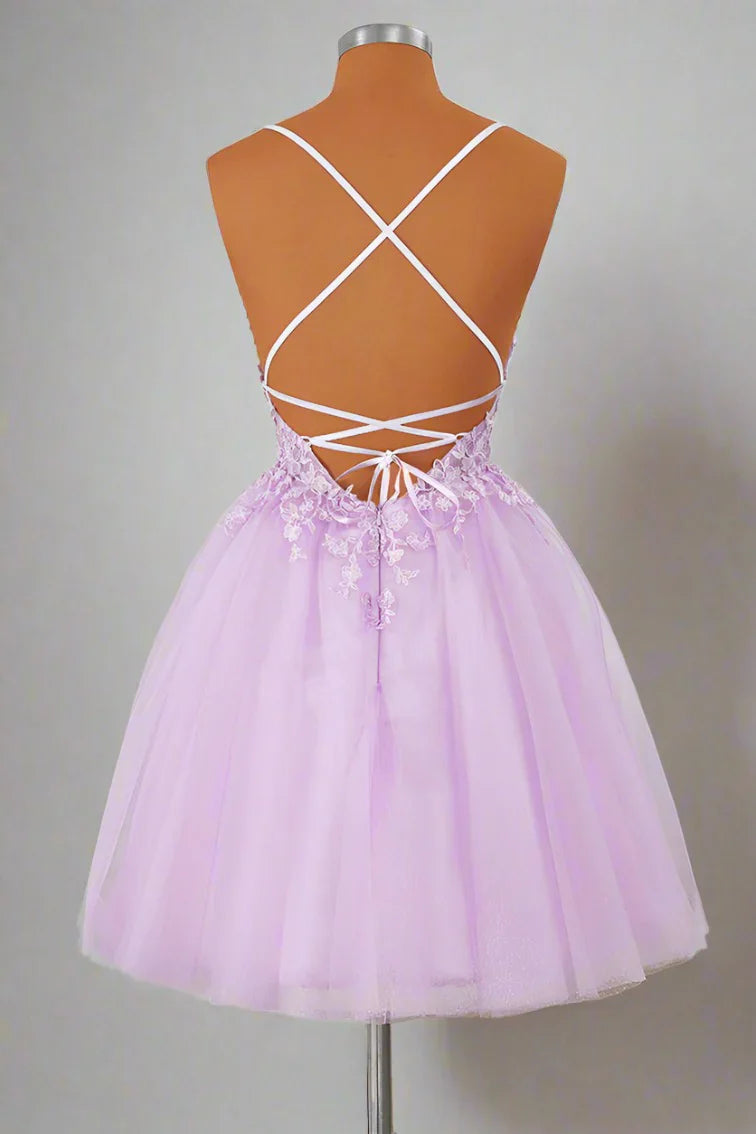 Vestido de fiesta color lavanda con tirantes de princesa y apliques para regreso a casa