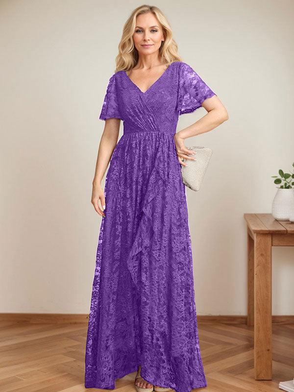A-Linien-Kleid mit V-Ausschnitt, asymmetrischem Spitzenbesatz und Kaskadenrüschen für die Mutter der Braut 