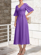 A-Linien-Kleid aus Chiffon mit V-Ausschnitt und Teelänge für die Mutter der Braut mit Falten
