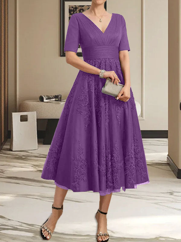 A-Linien-Kleid mit V-Ausschnitt, Teelänge, Tüllspitze und Falten für die Mutter der Braut
