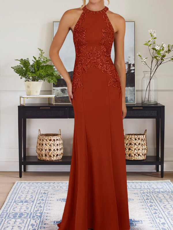 Vestido largo de madre de la novia con cuello halter y apliques en azul polvoriento