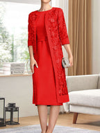 Vestido de gasa para madre de la novia con escote redondo hasta la rodilla, corte tubo/columna y lentejuelas plisadas
