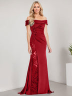 A-Linien-Kleid mit schulterfreiem bodenlangem Schnitt, Applikationen, Perlenstickerei, Meerjungfrauen-Stil und hohem Beinschlitz – perfekt für die Mutter der Braut. 