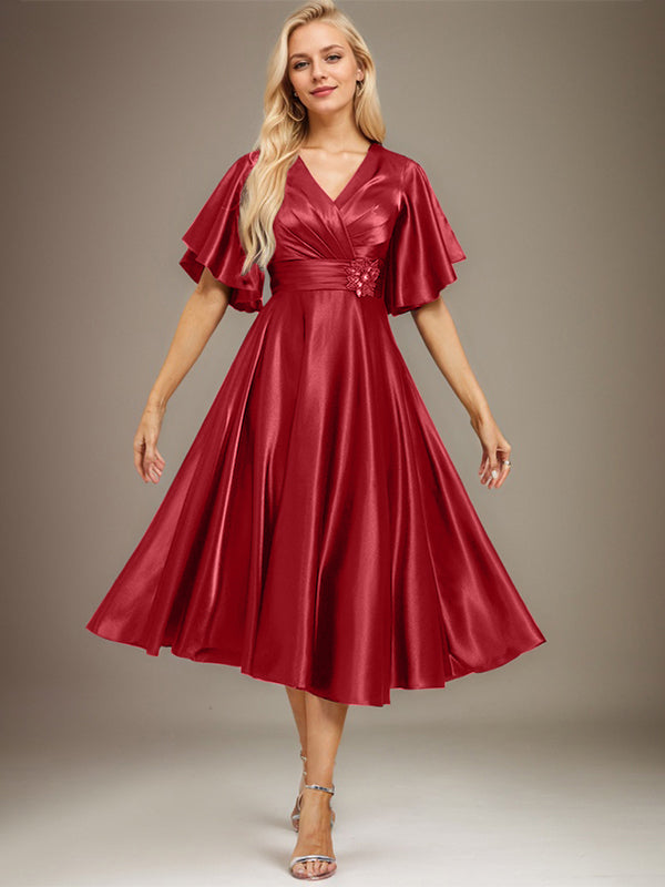 A-Linien-Kleid aus Stretch-Satin mit V-Ausschnitt, Teelänge, Perlenstickerei und Falten für die Mutter der Braut 