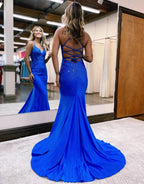 Meerjungfrauen-Abendkleid aus Satin mit Spaghettiträgern und Korsettrücken