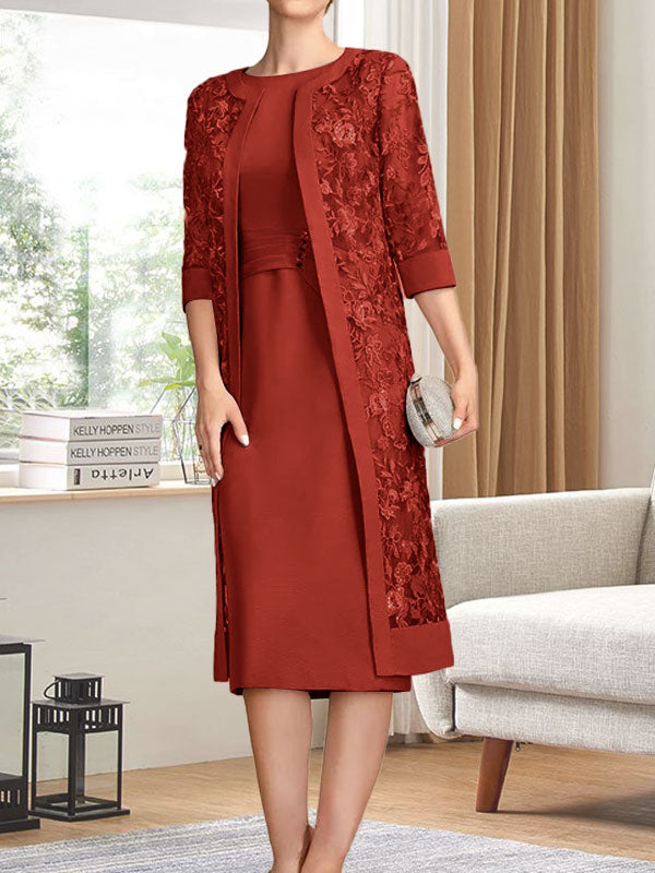 Vestido de gasa para madre de la novia con escote redondo hasta la rodilla, corte tubo/columna y lentejuelas plisadas