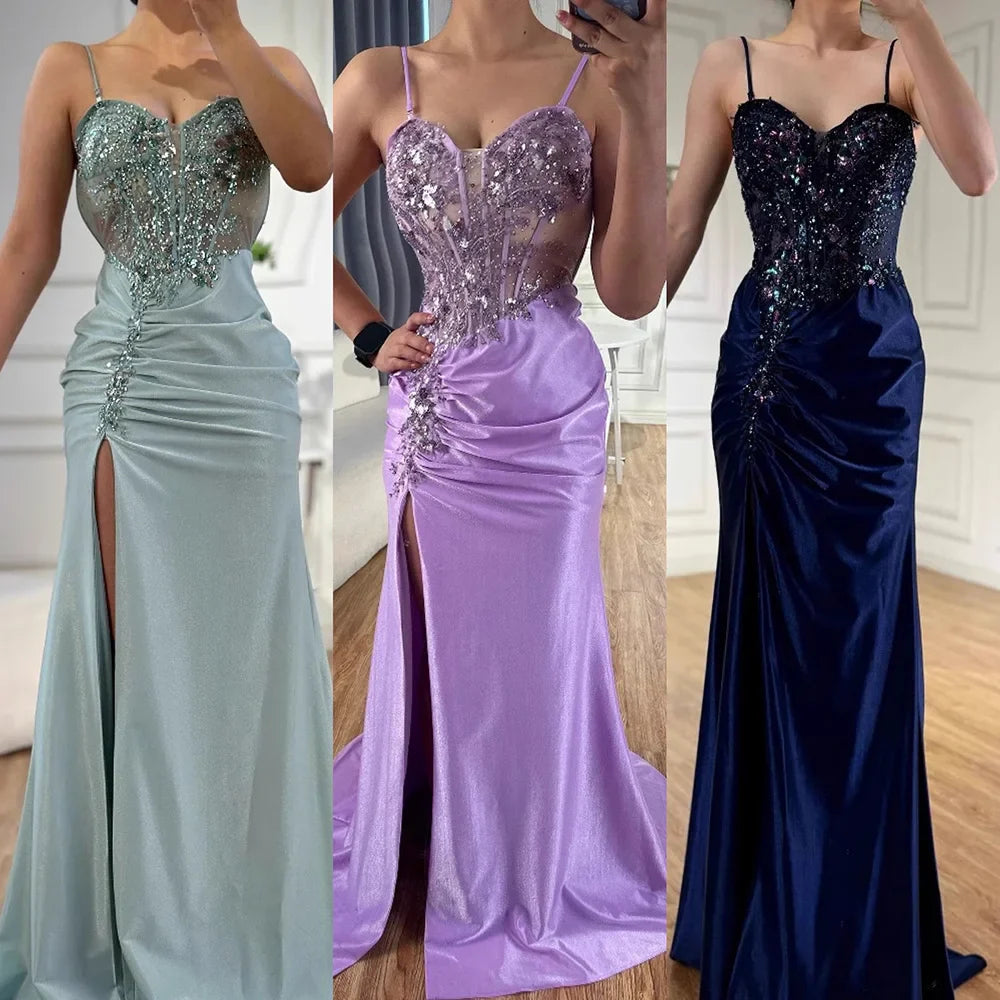 Elegantes marineblaues Satin-Abendkleid mit Spitze, Perlenbesatz und Schlitz LA73003