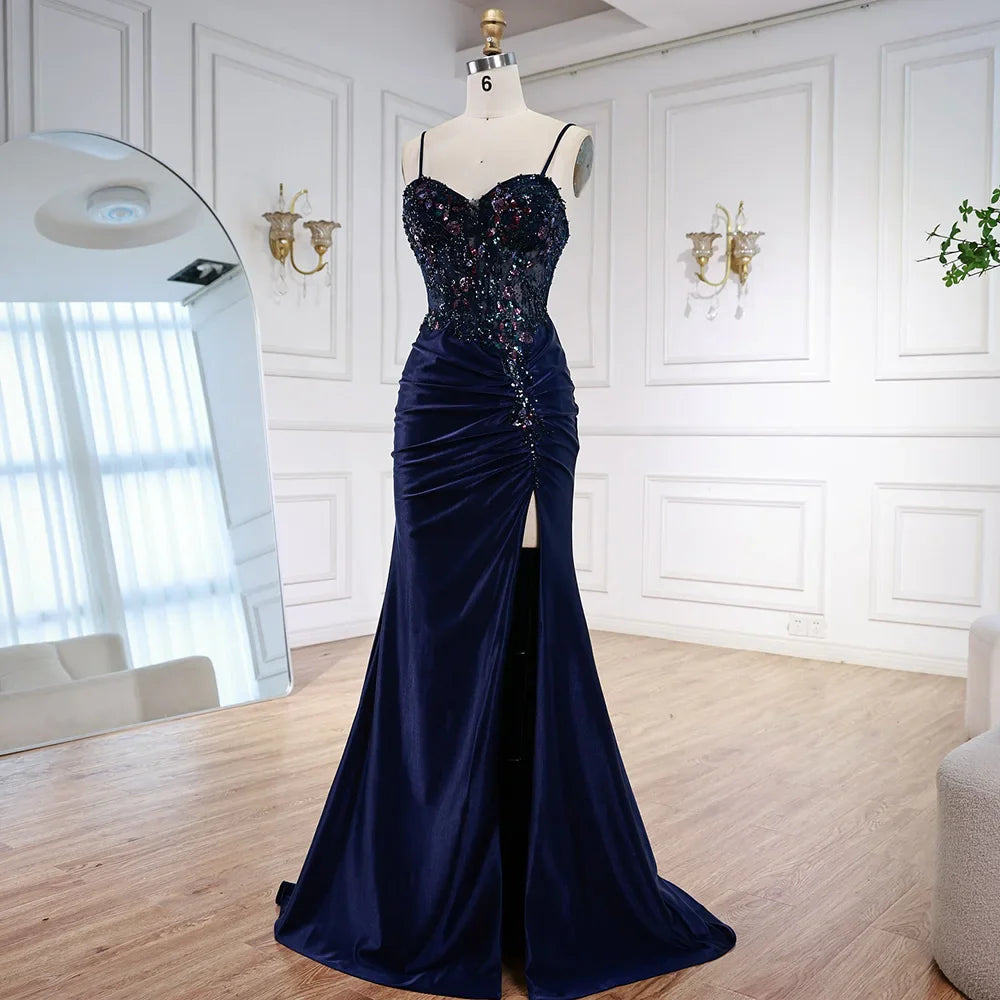 Elegantes marineblaues Satin-Abendkleid mit Spitze, Perlenbesatz und Schlitz LA73003