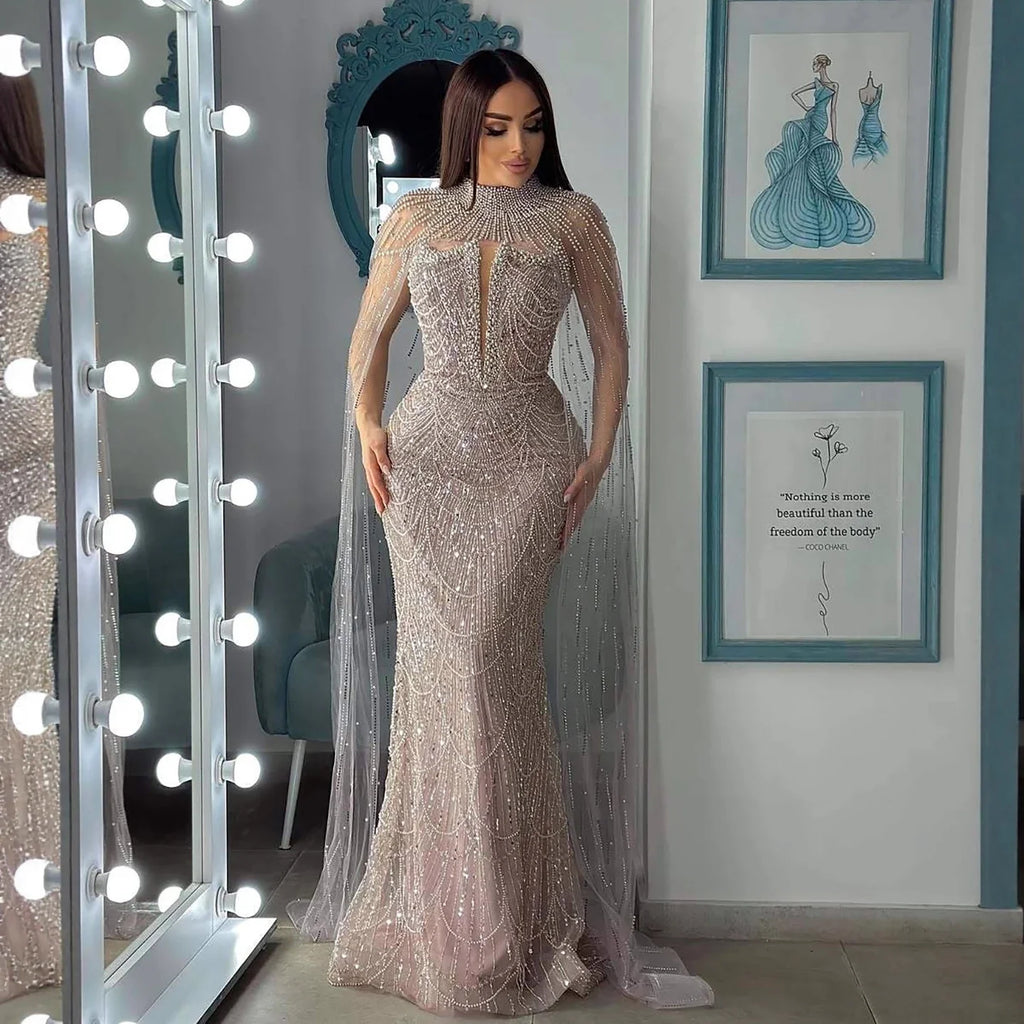 Luxuriöses Abendkleid in Nude, Perlenbesatz, mit Tüllschleppe, LA72189A