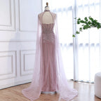 Luxuriöses, karamellfarbenes, perlenbesetztes Abendkleid mit Cape aus Dubai LA72811C