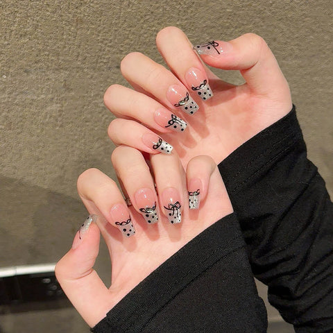 10 uñas postizas cuadradas cortas, hechas a mano, en rosa rubor, estilo francés, con encaje, ondas y lazos. 