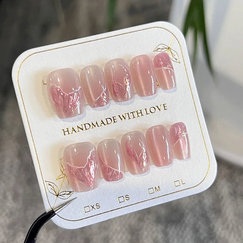 10 uñas postizas de ojo de gato en color rosa nude, hechas a mano, con diseño de cola de sirena rosa, ideales para usar en estilo europeo. 