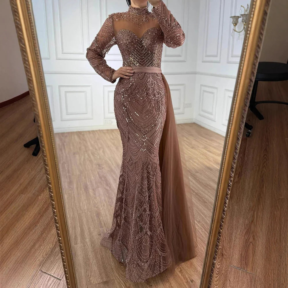 Luxuriöses braunes Meerjungfrauen-Abendkleid mit Perlenbesatz und seitlichem Überrock LA71913A