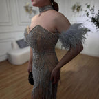 Luxuriöses silberfarbenes Meerjungfrauen-Abendkleid in Nude mit Perlenquaste LA72083 