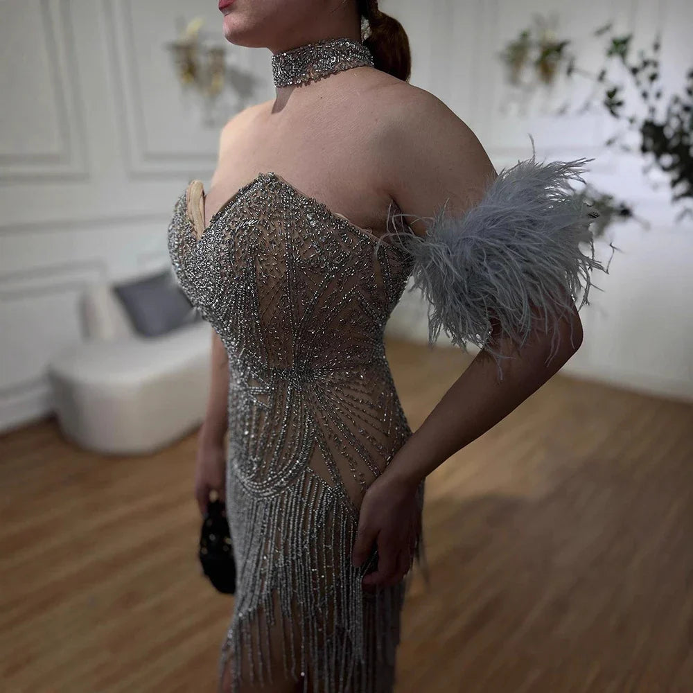 Luxuriöses silberfarbenes Meerjungfrauen-Abendkleid in Nude mit Perlenquaste LA72083 