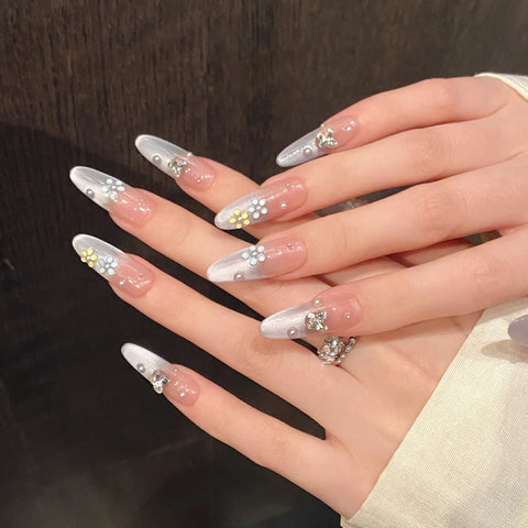 10 uñas postizas de flores de hielo de caramelo, hechas a mano, de estilo francés azul claro, con mariposa de cristal, uñas postizas de primavera Dopamine. 