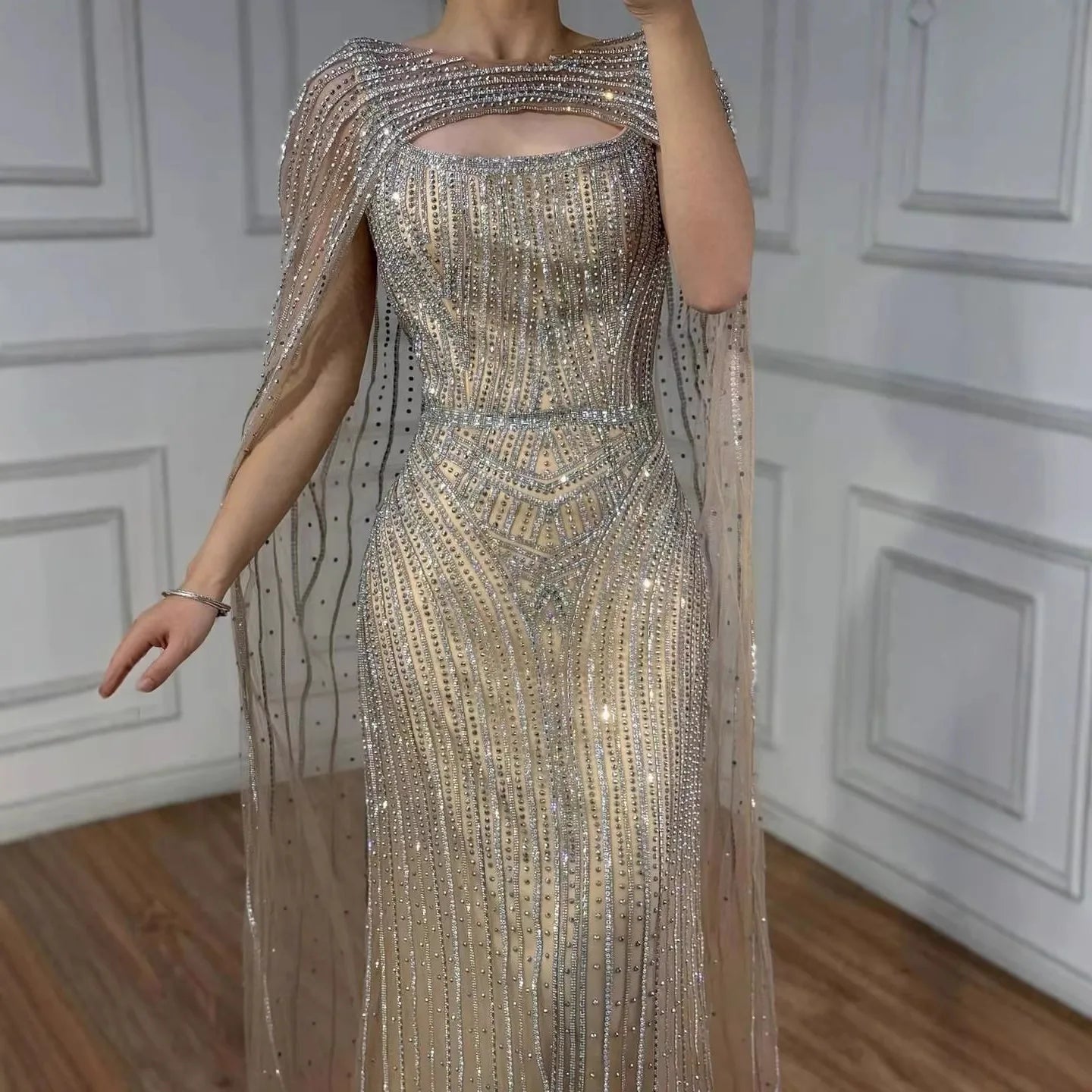 Luxuriöses blaues Diamant-Abendkleid mit Cape LA73426