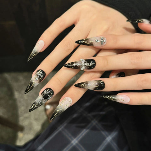 10 Stück Y2k Lange Stiletto Falsche Nagelspitzen Farbverlauf Schwarz Metall Herz Kreuz Dekor Handgemacht Aufdrücken Nägel Süße Coole DIY Maniküre 