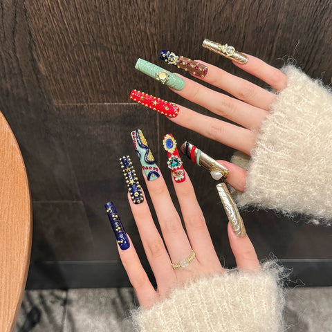 10 uñas postizas hechas a mano, largas, con diseño de ataúd, estrellas doradas, corazones y perlas, de lujo, para mujeres y niñas. 