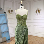 Vestido de fiesta de satén verde salvia de lujo con abertura LA73032