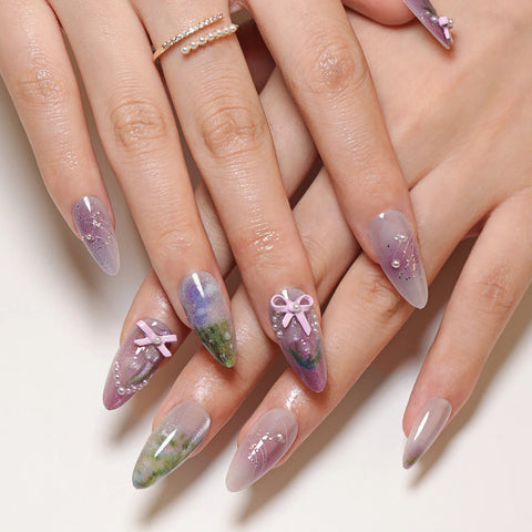 24 uñas postizas de almendra moradas claras con lazos pequeños y decoración de perlas, uñas postizas desmontables para primavera y verano. 