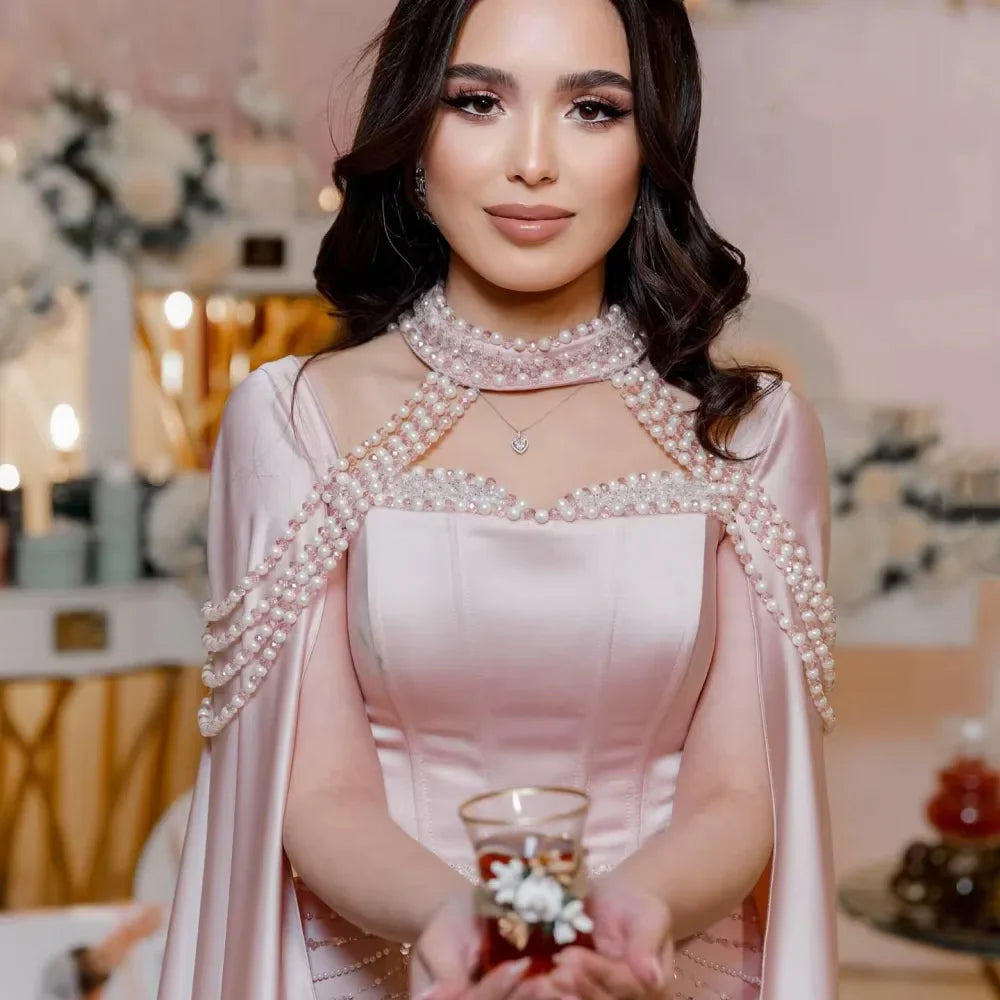 Luxuriöses rosa Abendkleid mit arabischen Perlen und Cape LA73051