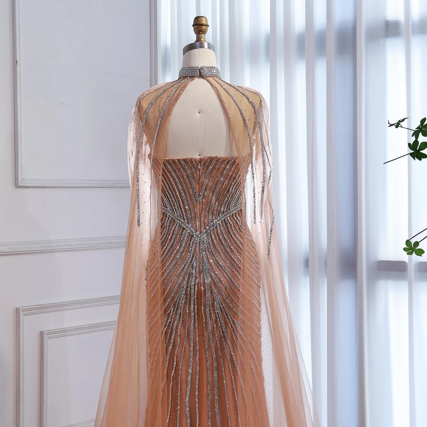 Luxuriöses, nudefarbenes Meerjungfrauen-Abendkleid mit Cape-Ärmeln LA73118