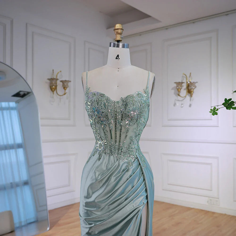 Luxuriöses mintgrünes Satin-Abendkleid mit Perlenbesatz und Schlitz LA72995