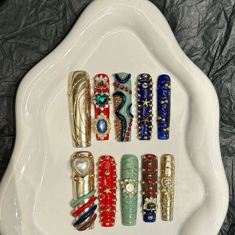 10 uñas postizas hechas a mano, largas, con diseño de ataúd, estrellas doradas, corazones y perlas, de lujo, para mujeres y niñas. 