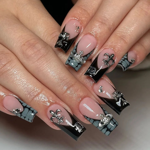 24 uñas postizas negras brillantes para chicas con estilo picante, con brillantes diamantes de imitación, estilo francés, uñas cruzadas a presión, uñas de ataúd de longitud media. 