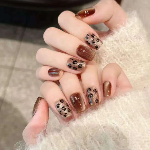 24 uñas postizas cortas de ballet con estampado de leopardo Y2K, estilo francés, borde negro, diseño de gato genial, con diamantes brillantes. 
