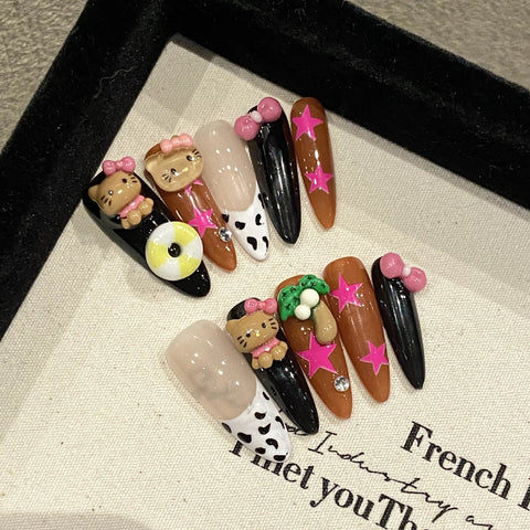 10 Stück rosa französische künstliche Nagelflicken, handgefertigt, lange Mandelform, zum Aufdrücken der Nägel, Leopardenmuster, Metallketten-Designs, falsche Nagelspitzen, Kunst 
