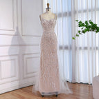 Luxuriöses Meerjungfrauen-Abendkleid aus Spitze und Perlen mit Handschuhen, Weiß-Nude LA72345E