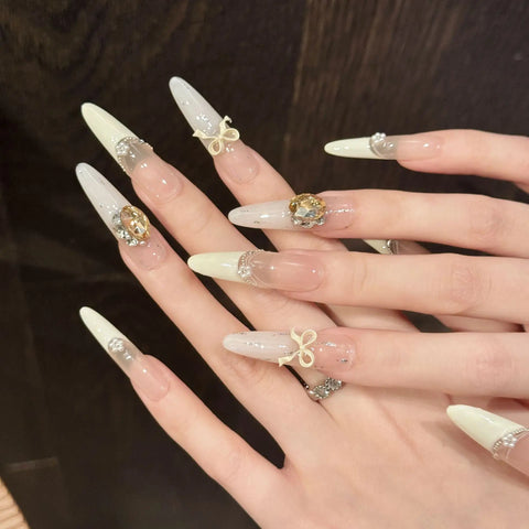 10 Stück Cremegelbe Falsche Nägel im französischen Stil, Sommer-Pailletten, Schleifen, Strass-Dekor, handgefertigt, zum Aufdrücken der Nägel, sanfte Mandelnägel 