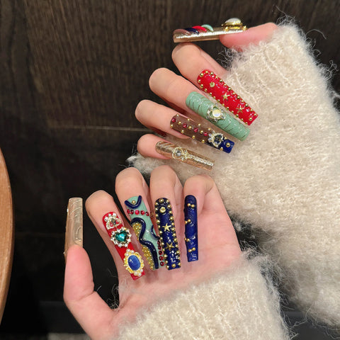 10 uñas postizas hechas a mano, largas, con diseño de ataúd, estrellas doradas, corazones y perlas, de lujo, para mujeres y niñas. 